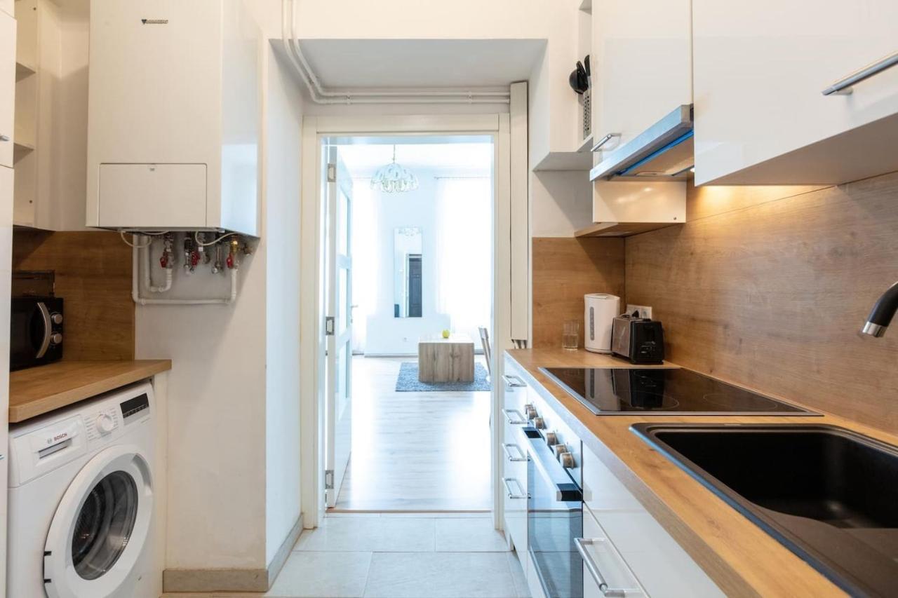 Sunny Renovated Apartment Close To Downtown Wien Exteriör bild