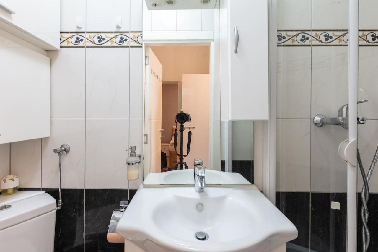 Sunny Renovated Apartment Close To Downtown Wien Exteriör bild