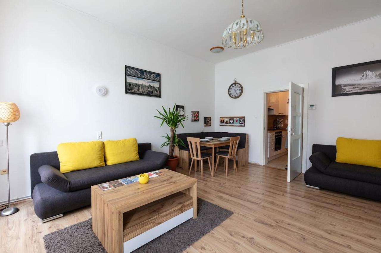 Sunny Renovated Apartment Close To Downtown Wien Exteriör bild