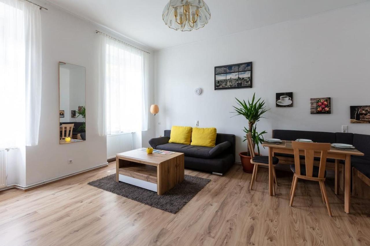 Sunny Renovated Apartment Close To Downtown Wien Exteriör bild